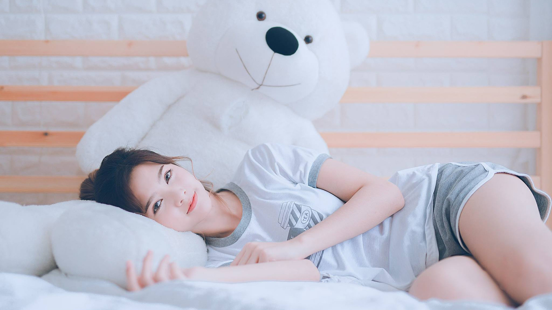 库里现场指导女儿练习基本运球动作,库里和女儿采访视频